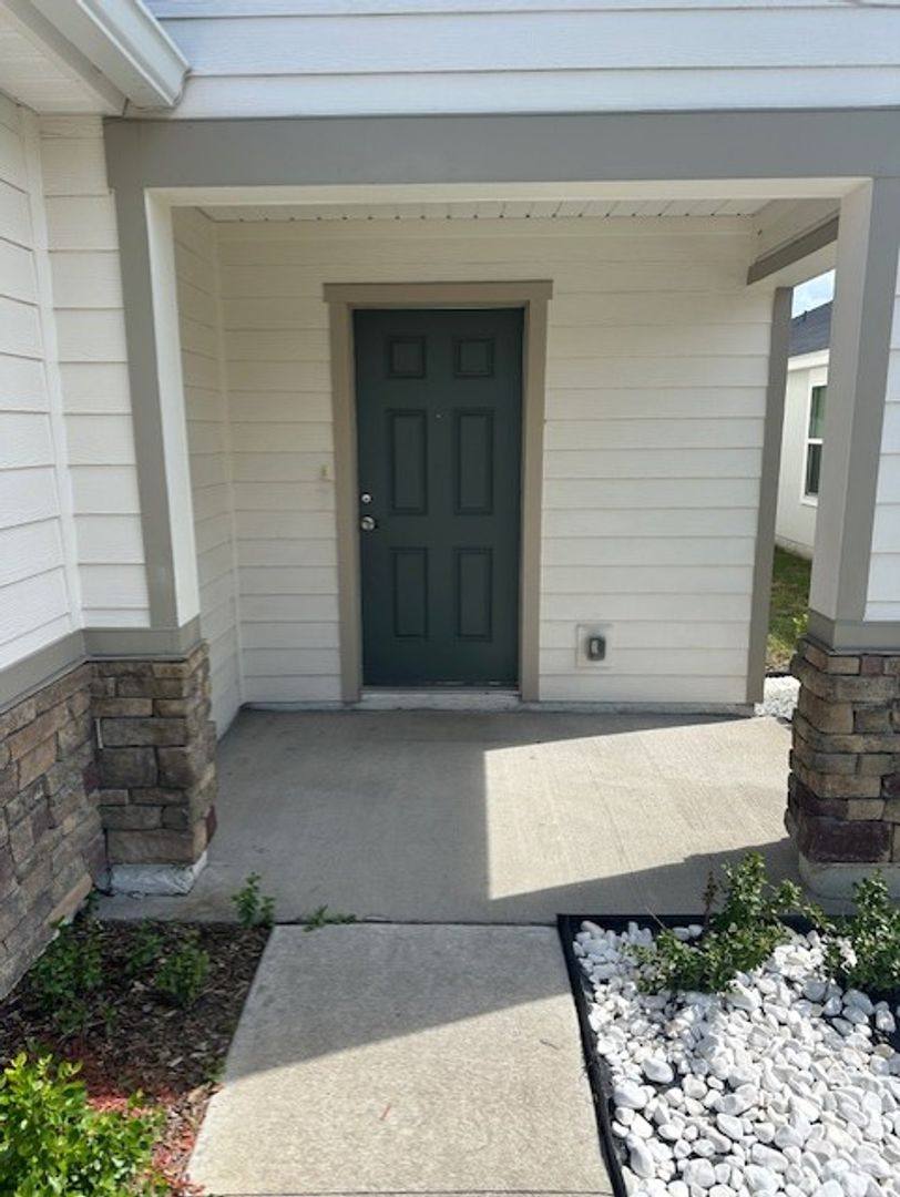 House for rent at 9670 Freefall Rd, Jacksonville, FL 32221
