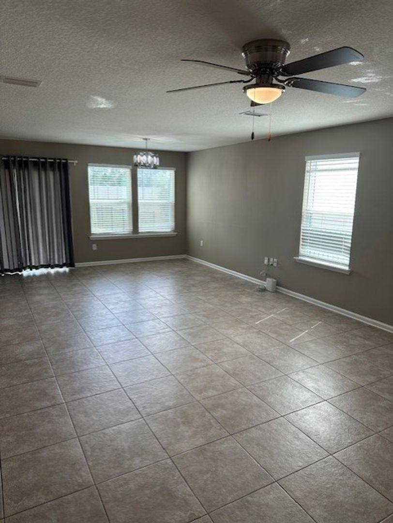 House for rent at 9670 Freefall Rd, Jacksonville, FL 32221