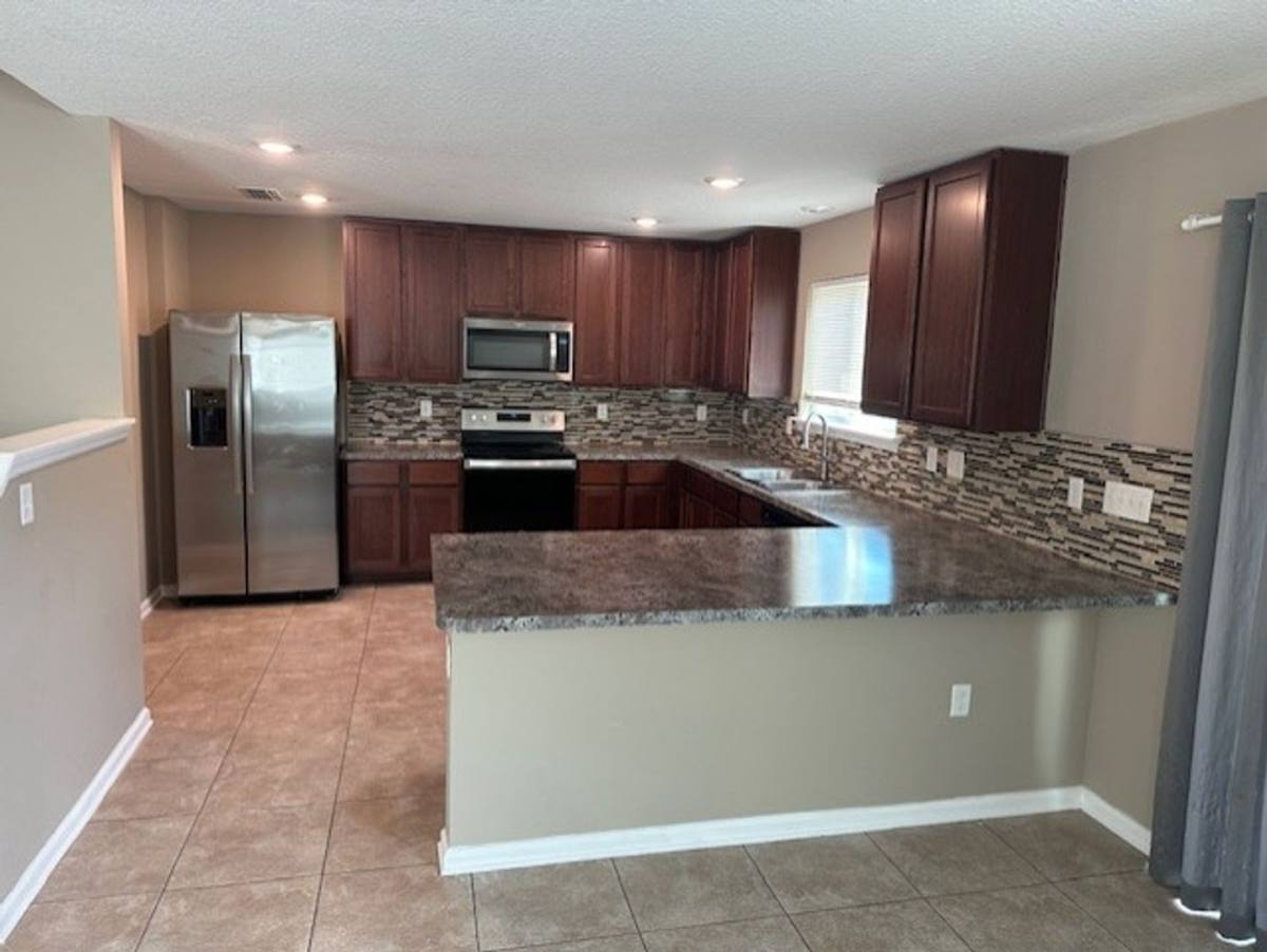 House for rent at 9670 Freefall Rd, Jacksonville, FL 32221