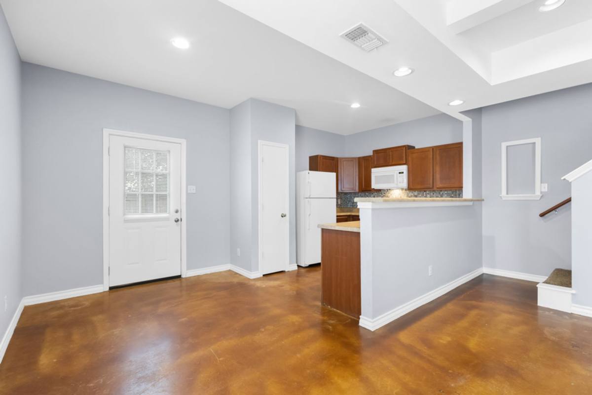Townhouse for rent at 5002 Summit Wood, San Antonio, TX 78229