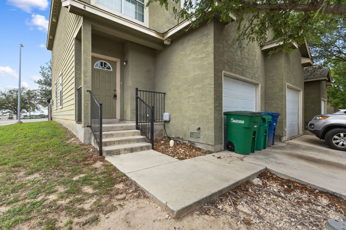Townhouse for rent at 5002 Summit Wood, San Antonio, TX 78229