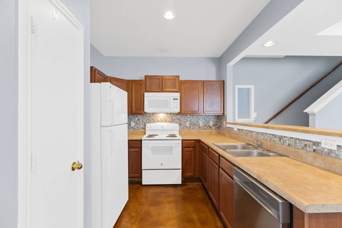 Townhouse for rent at 5002 Summit Wood, San Antonio, TX 78229