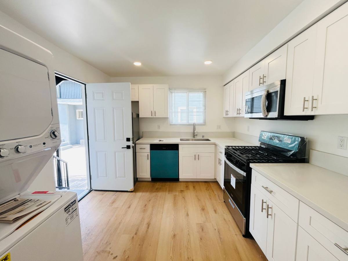 Apartment for rent at 9011 Ramsgate, Los Angeles, CA 90045