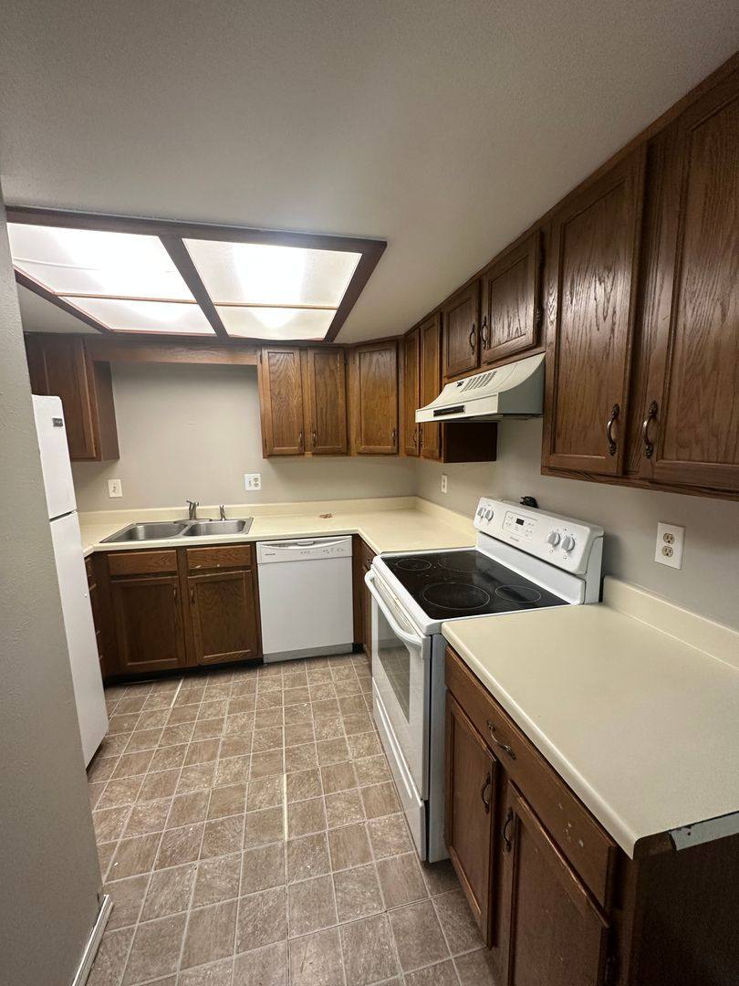 Apartment for rent at 15402 E Arizona Ave, Aurora, CO 80017