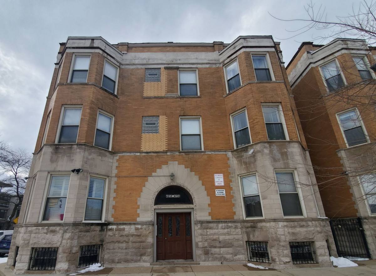 Condo for rent at 4858 S Prairie Ave, Chicago, IL 60615