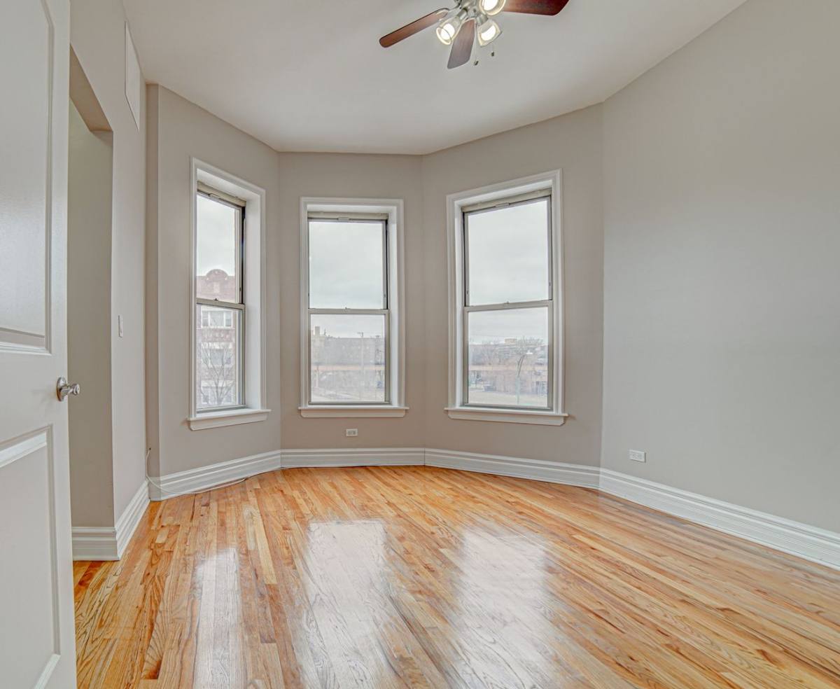 Condo for rent at 4858 S Prairie Ave, Chicago, IL 60615