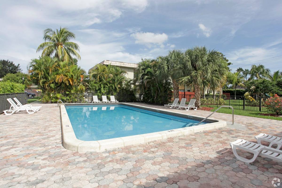Apartment for rent at 6700 Nova Dr, Fort Lauderdale, FL 33317