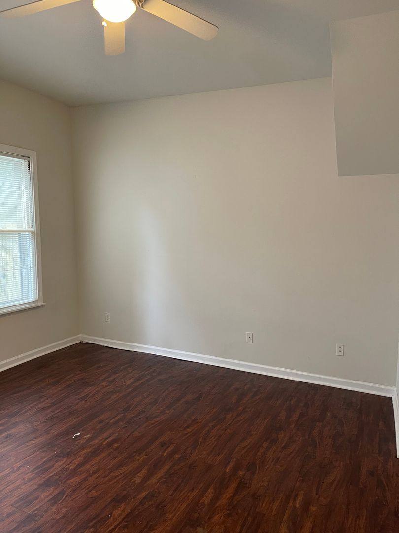 Apartment for rent at 374 Park Ave, Lexington, KY 40502