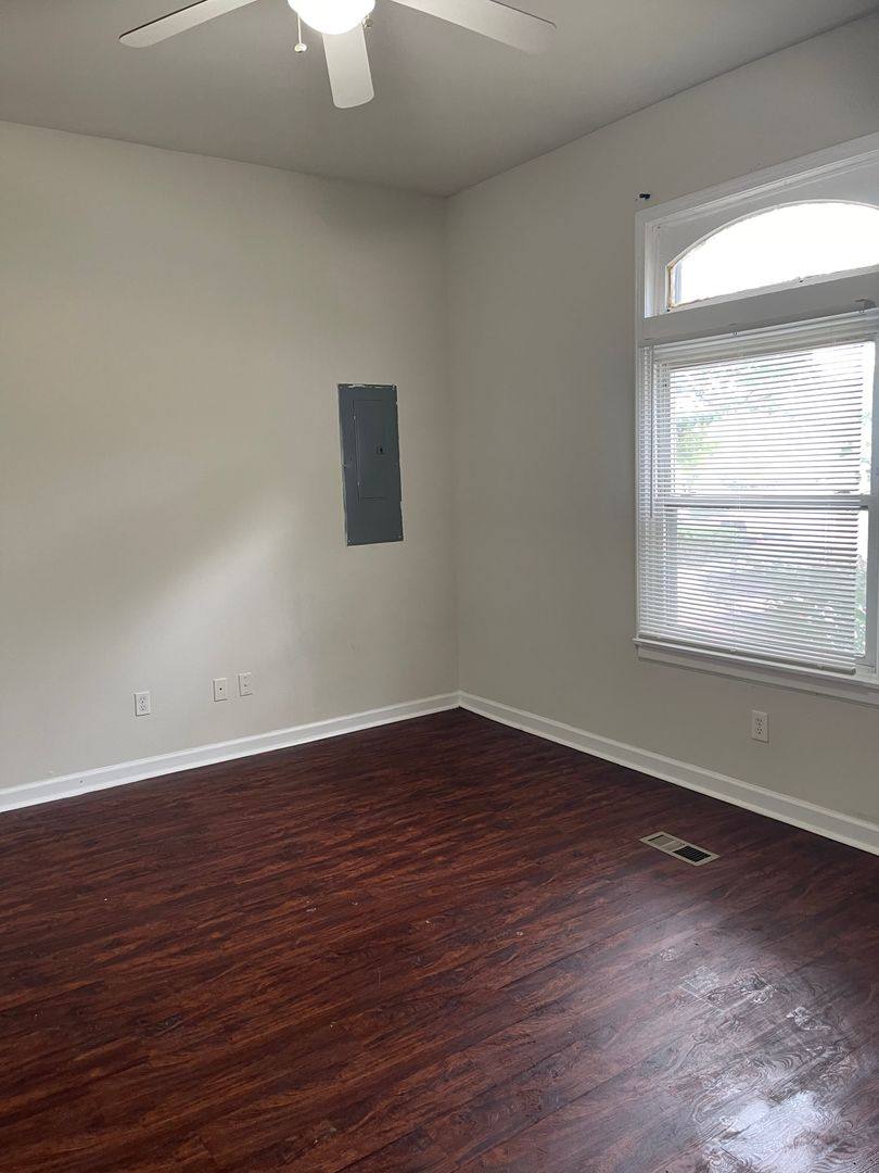 Apartment for rent at 374 Park Ave, Lexington, KY 40502