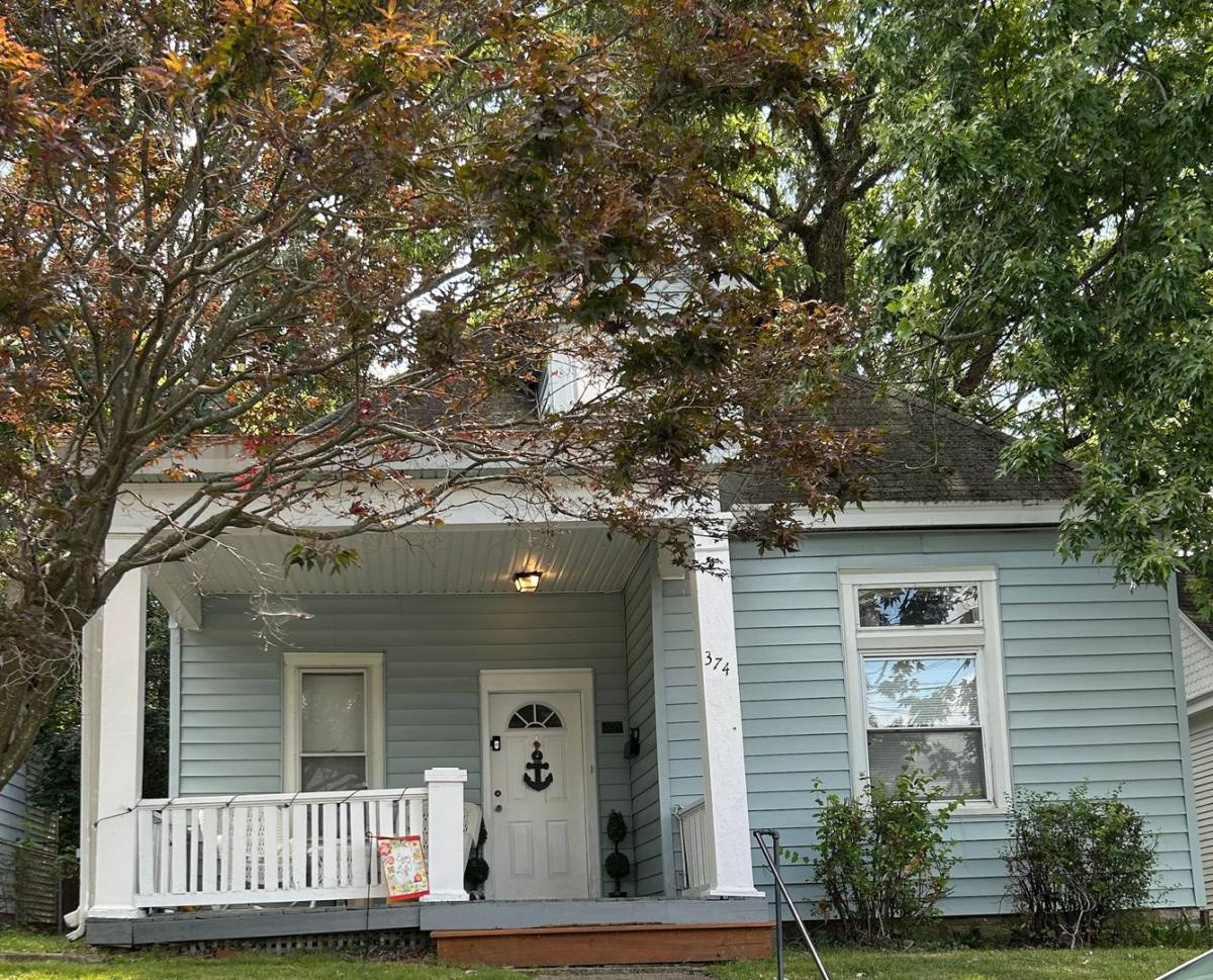 Apartment for rent at 374 Park Ave, Lexington, KY 40502