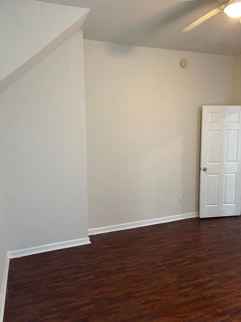Apartment for rent at 374 Park Ave, Lexington, KY 40502