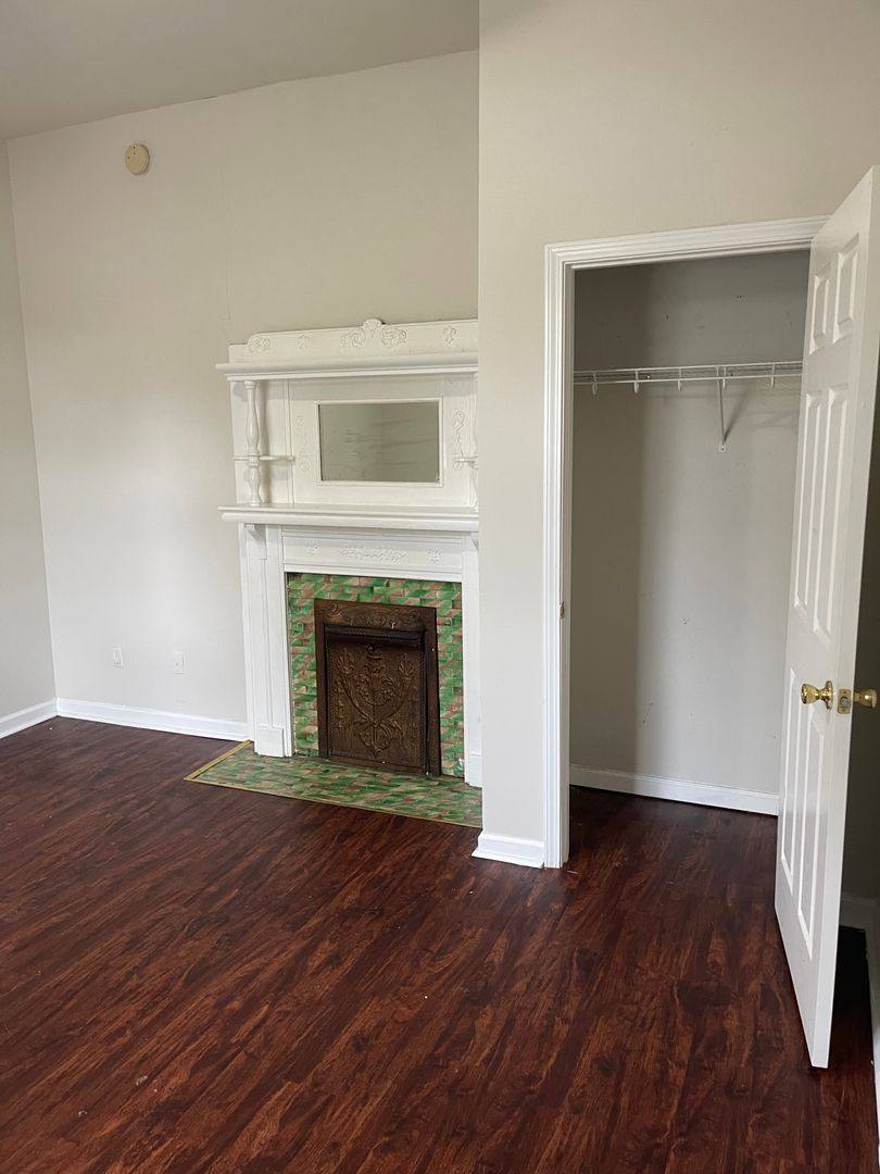 Apartment for rent at 374 Park Ave, Lexington, KY 40502