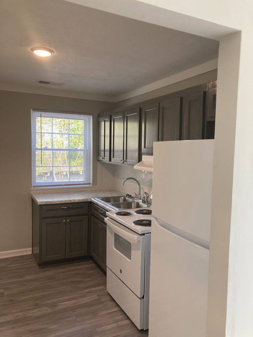 Apartment for rent at 842 & 846 Chestnut St, Gadsden, AL 35901