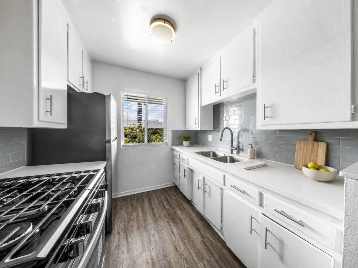 Apartment for rent at 405 W 10th St, Santa Ana, CA 92701