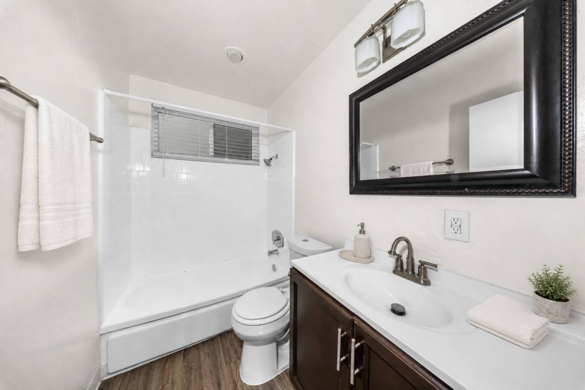 Apartment for rent at 405 W 10th St, Santa Ana, CA 92701