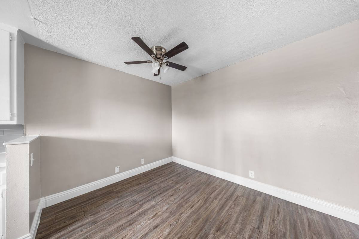 Apartment for rent at 405 W 10th St, Santa Ana, CA 92701
