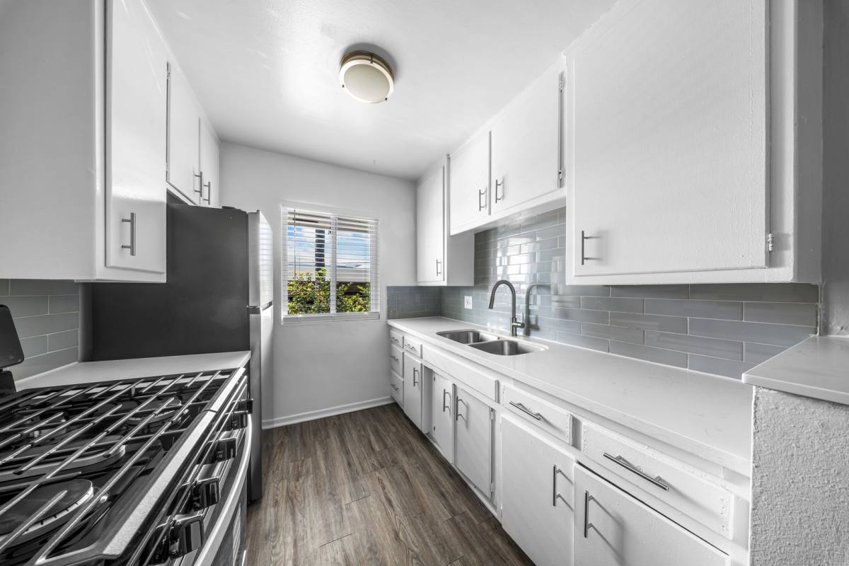 Apartment for rent at 405 W 10th St, Santa Ana, CA 92701