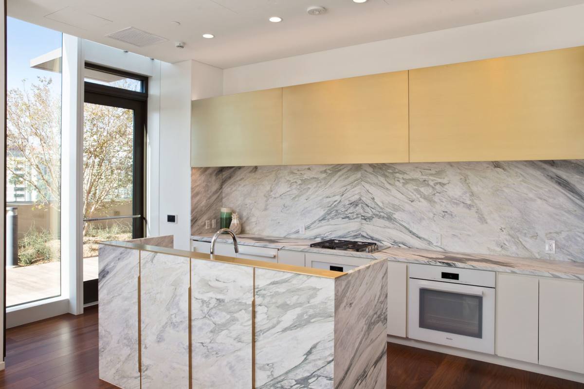 House for rent at 889 Francisco St, Los Angeles, CA 90017
