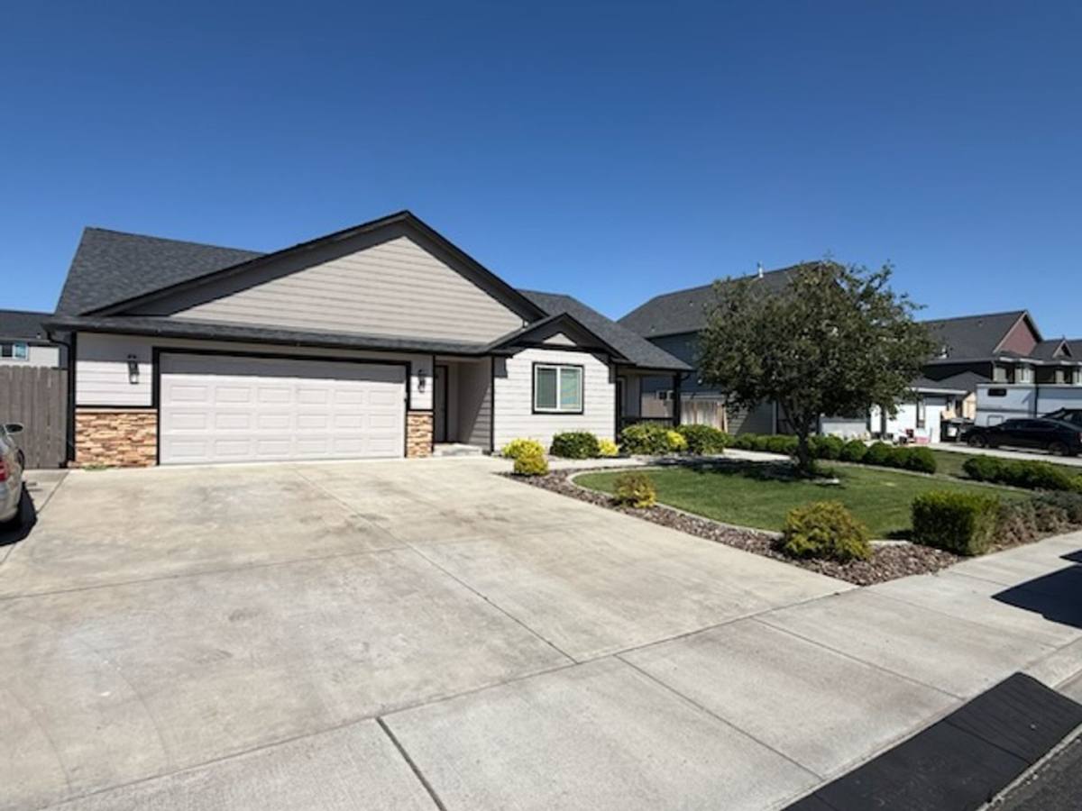 House for rent at 609 S Harborview St, Moses Lake, WA 98837