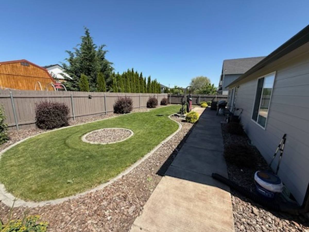 House for rent at 609 S Harborview St, Moses Lake, WA 98837