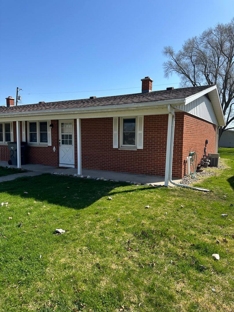 Apartment for rent at 1 Aloha Dr, Millersburg, IN 46543