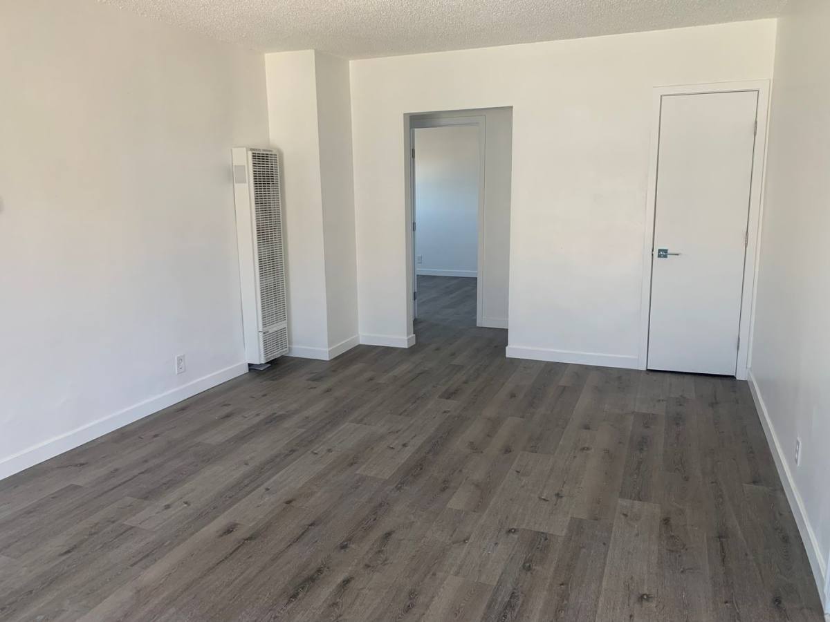 Apartment for rent at 6736 & 6800 W Blvd, Los Angeles, CA 90043