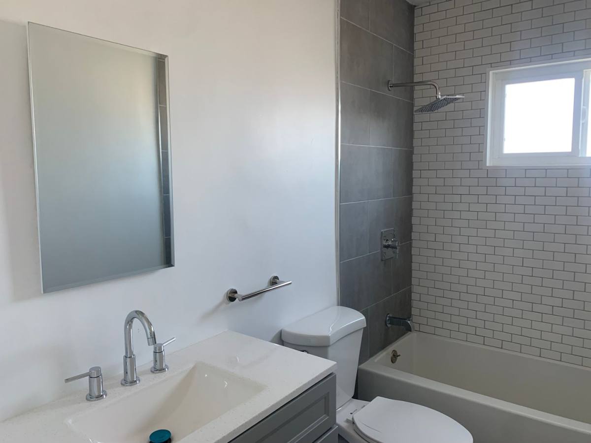 Apartment for rent at 6736 & 6800 W Blvd, Los Angeles, CA 90043