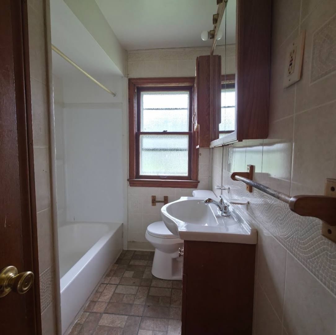 House for rent at 4935 E 86th St, Cleveland, OH 44125