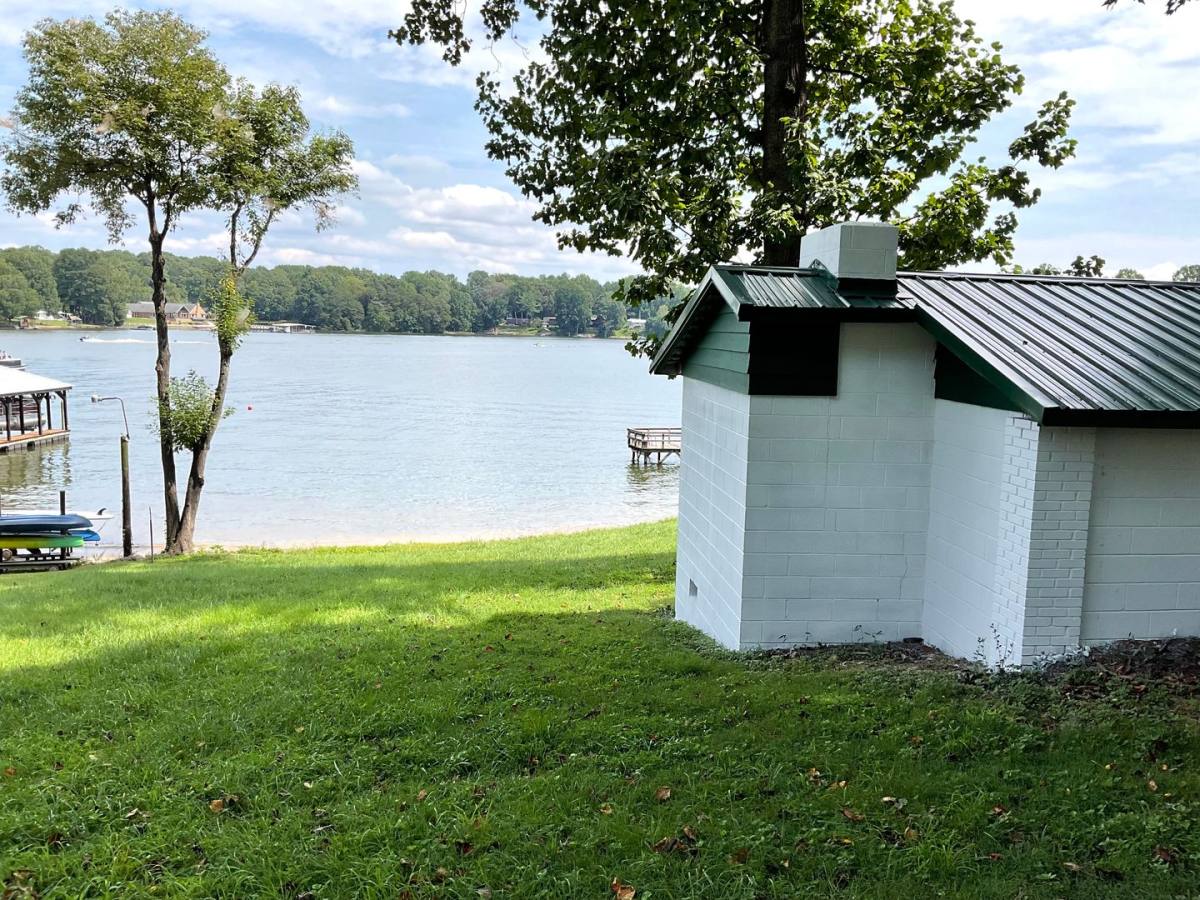 House for rent at 6950 Ingleside Dr, Sherrills Ford, NC 28673