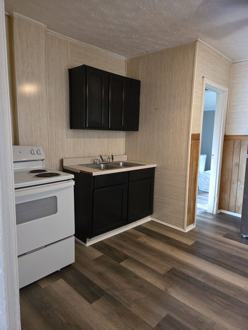 Apartment for rent at 224-226 S Irwin St, Dayton, OH 45403