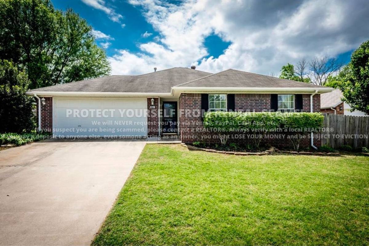 House for rent at 955 S Regency Dr, Fayetteville, AR 72701