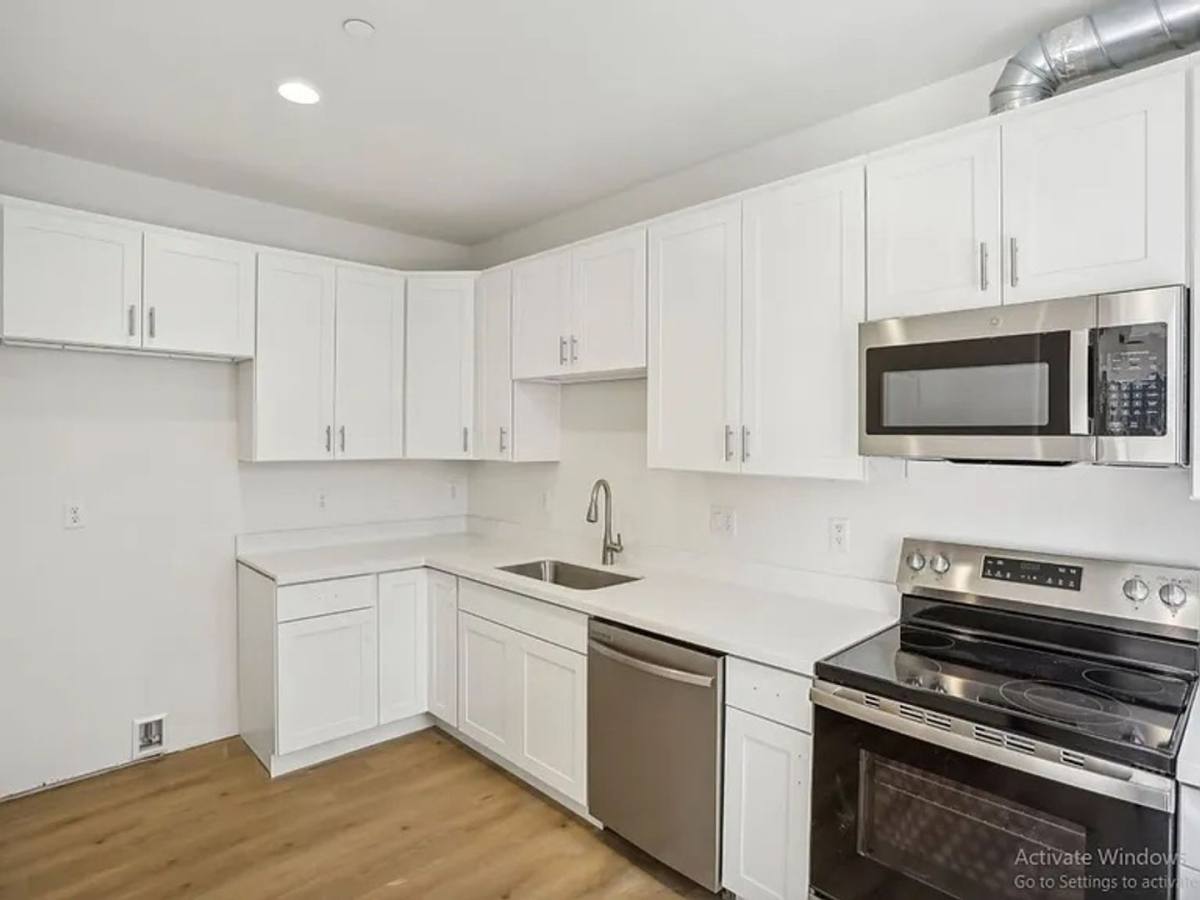 Townhouse for rent at 4729 21st Ave NE, Seattle, WA 98105