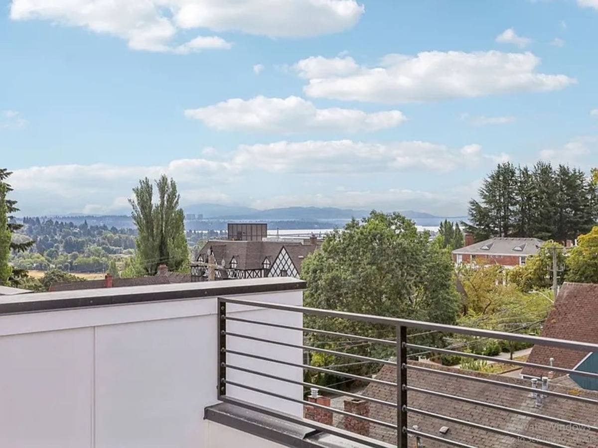 Townhouse for rent at 4729 21st Ave NE, Seattle, WA 98105