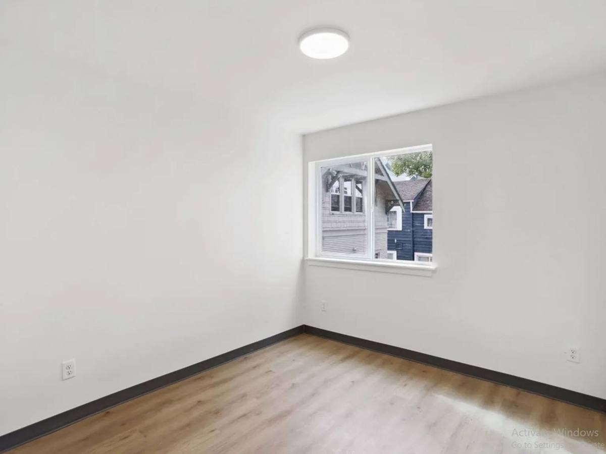 Townhouse for rent at 4729 21st Ave NE, Seattle, WA 98105