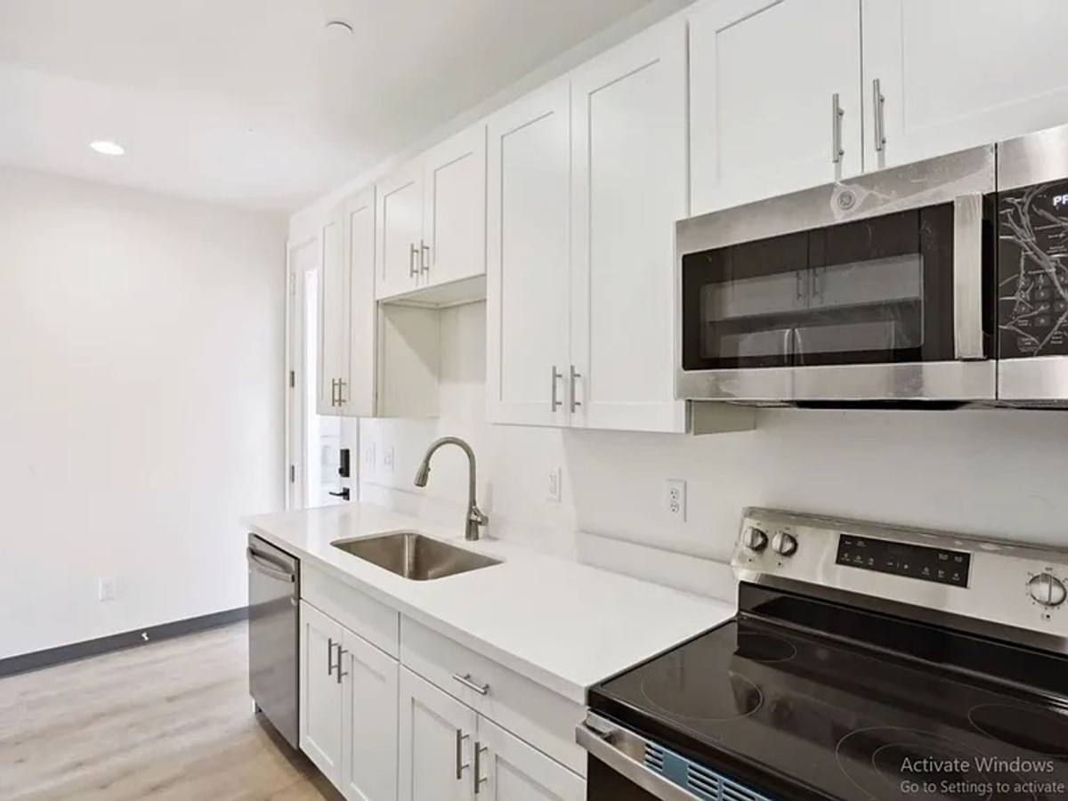 Townhouse for rent at 4729 21st Ave NE, Seattle, WA 98105