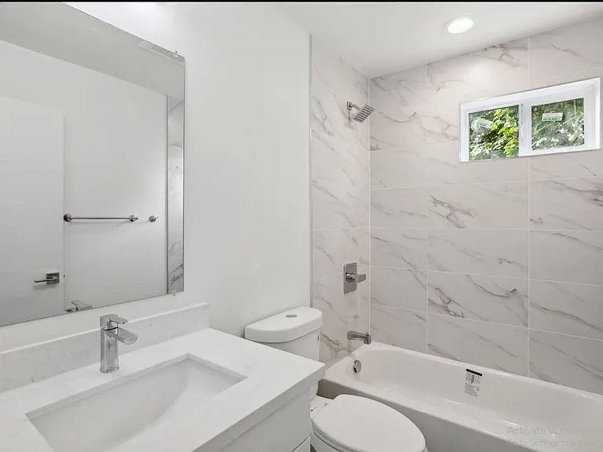 Townhouse for rent at 4729 21st Ave NE, Seattle, WA 98105
