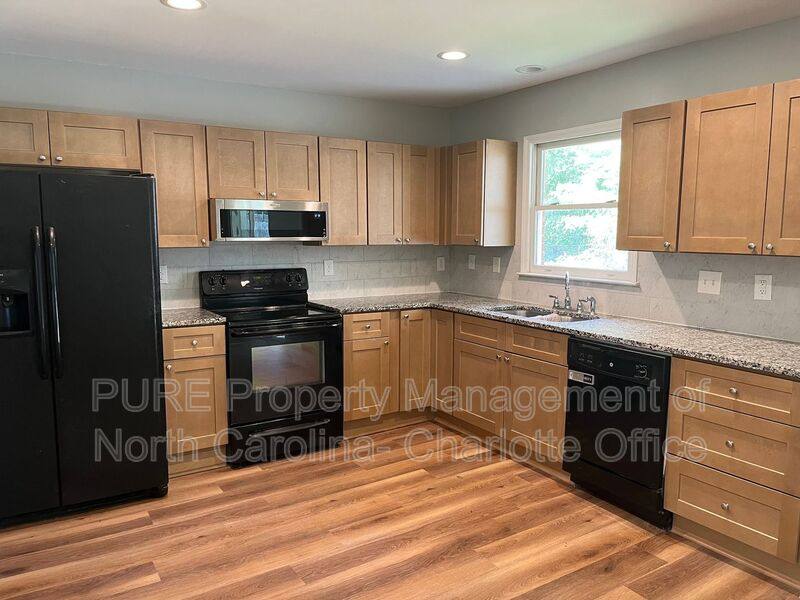 House for rent at 5221 Delivau Dr, Charlotte, NC 28215
