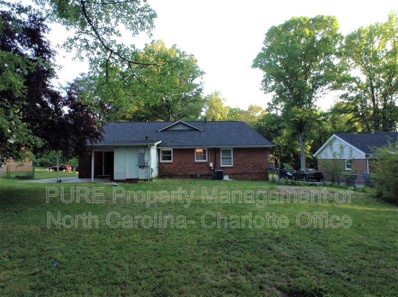 House for rent at 5221 Delivau Dr, Charlotte, NC 28215