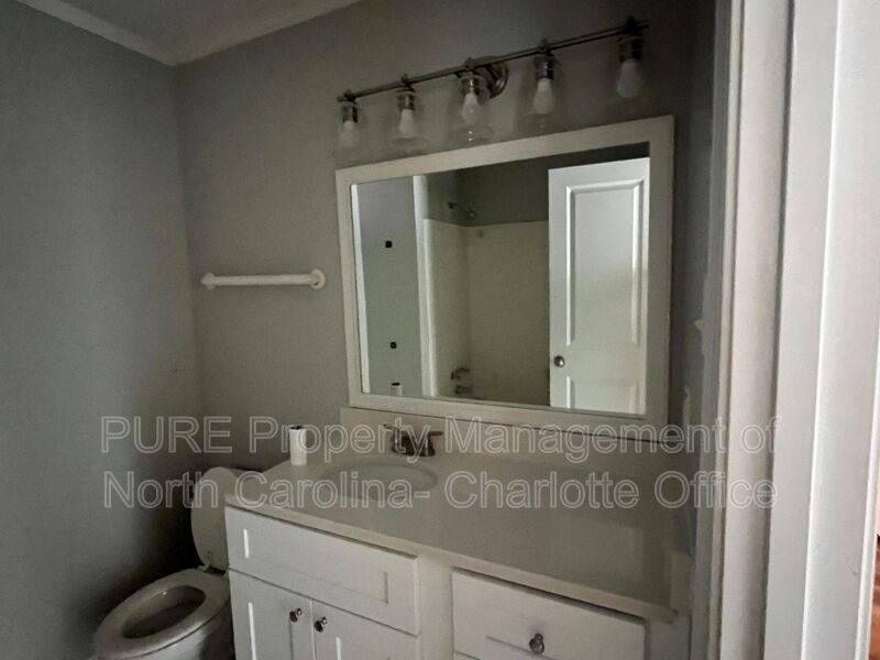 House for rent at 5221 Delivau Dr, Charlotte, NC 28215