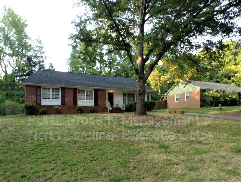 House for rent at 5221 Delivau Dr, Charlotte, NC 28215