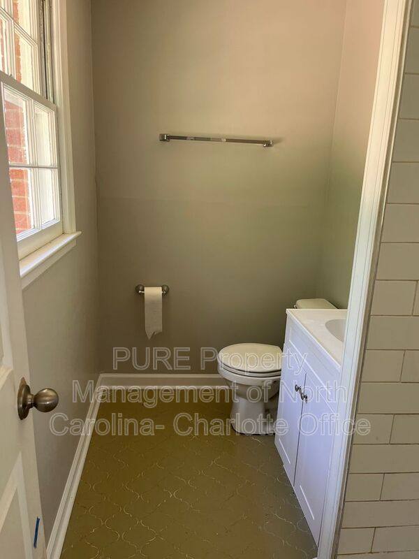 House for rent at 5221 Delivau Dr, Charlotte, NC 28215