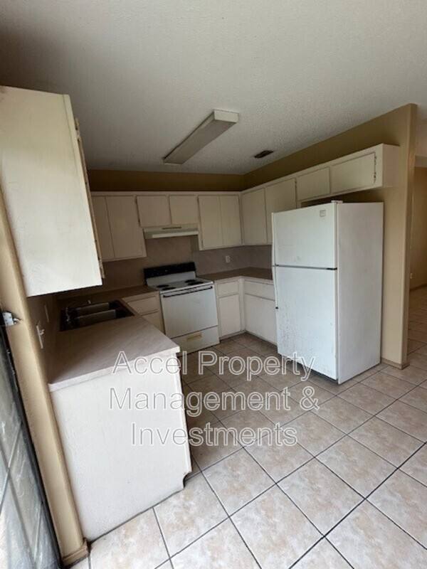 Apartment for rent at 1201 W Carmen #2, Edinburg, TX 78541