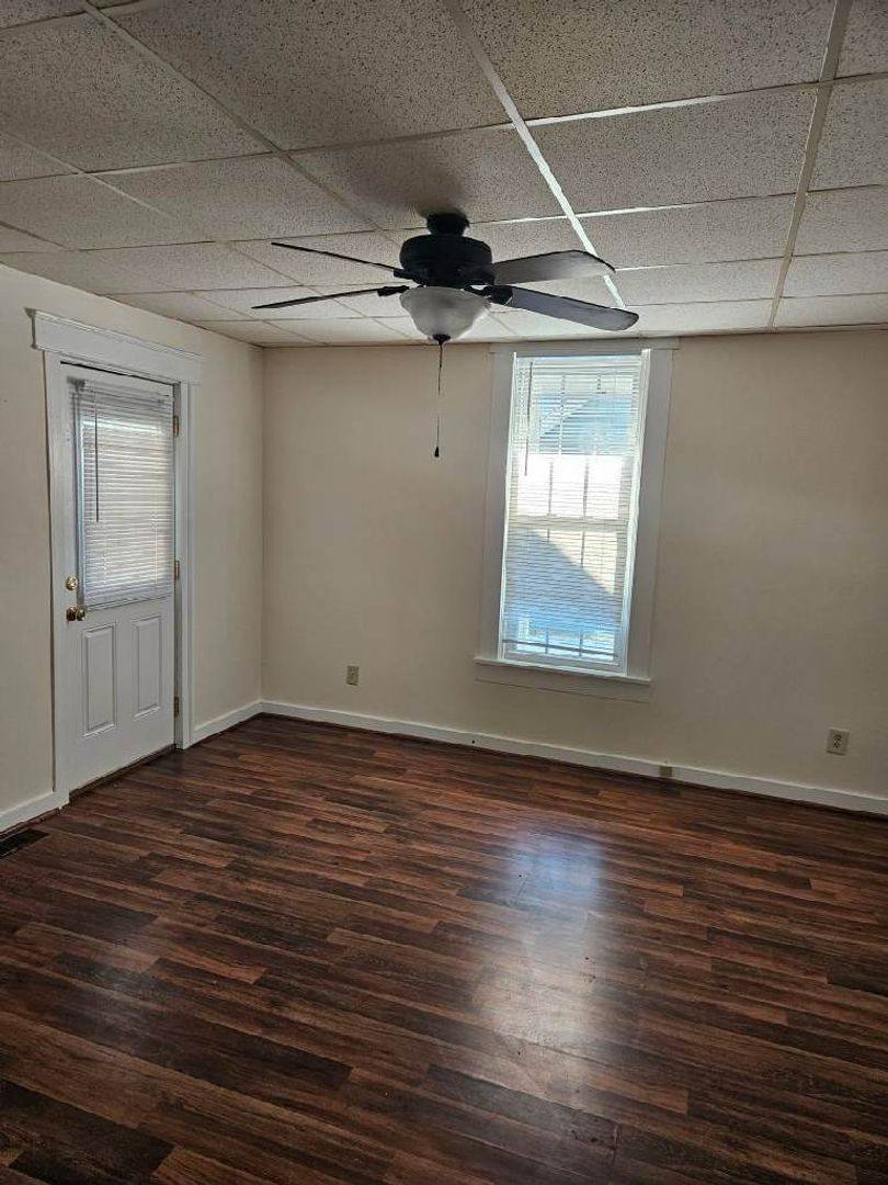 Apartment for rent at 595-597 Zanesville Ave, Logan, OH 43138