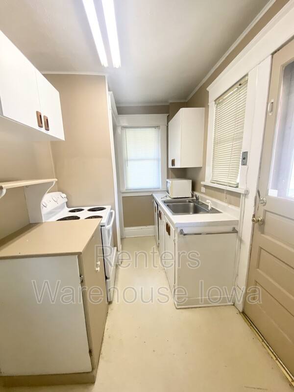 House for rent at 1829 48th St, Des Moines, IA 50310