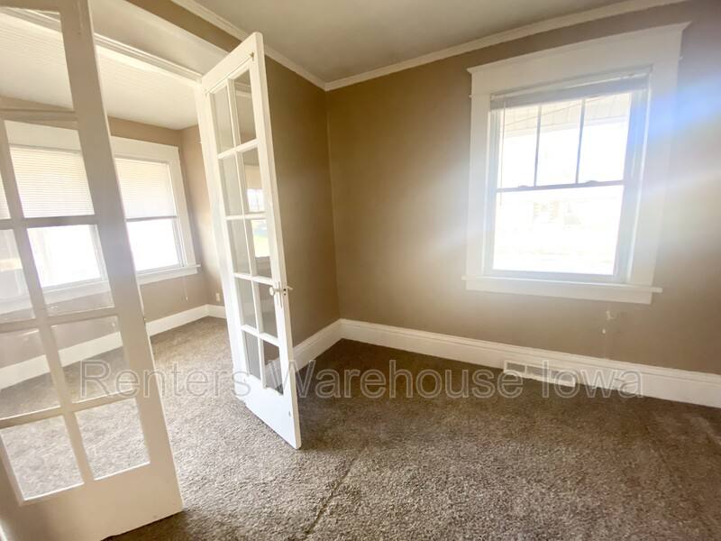 House for rent at 1829 48th St, Des Moines, IA 50310