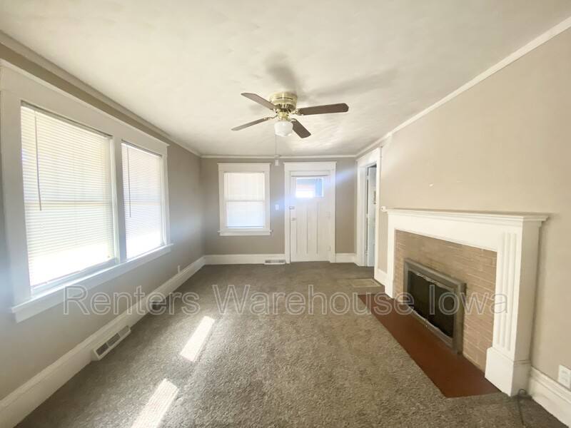 House for rent at 1829 48th St, Des Moines, IA 50310