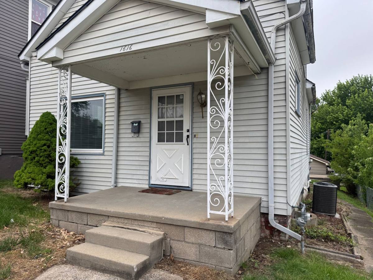 House for rent at 1616 S 25th St, Saint Joseph, MO 64507