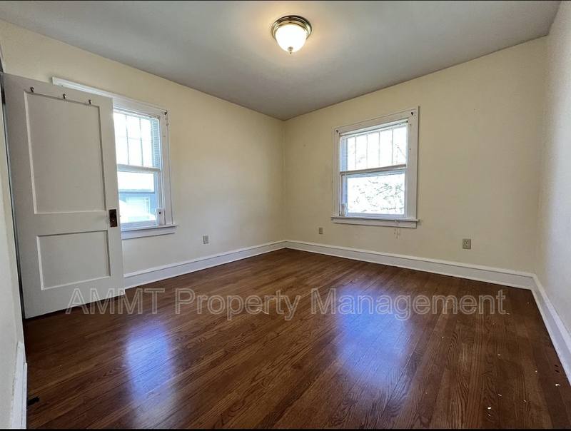 House for rent at 421 19th St NE, Cedar Rapids, IA 52402
