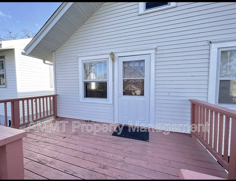House for rent at 421 19th St NE, Cedar Rapids, IA 52402