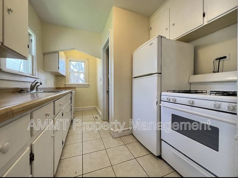 House for rent at 421 19th St NE, Cedar Rapids, IA 52402
